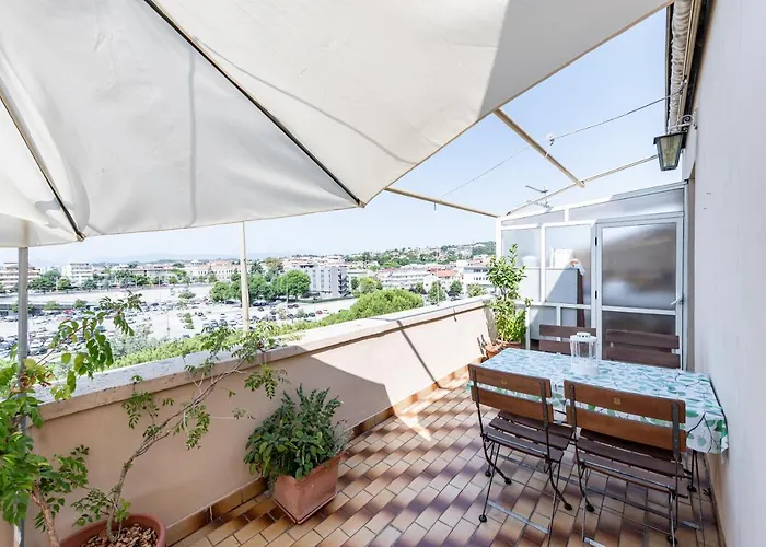 Central Station Terrace Apartment Near The Sea